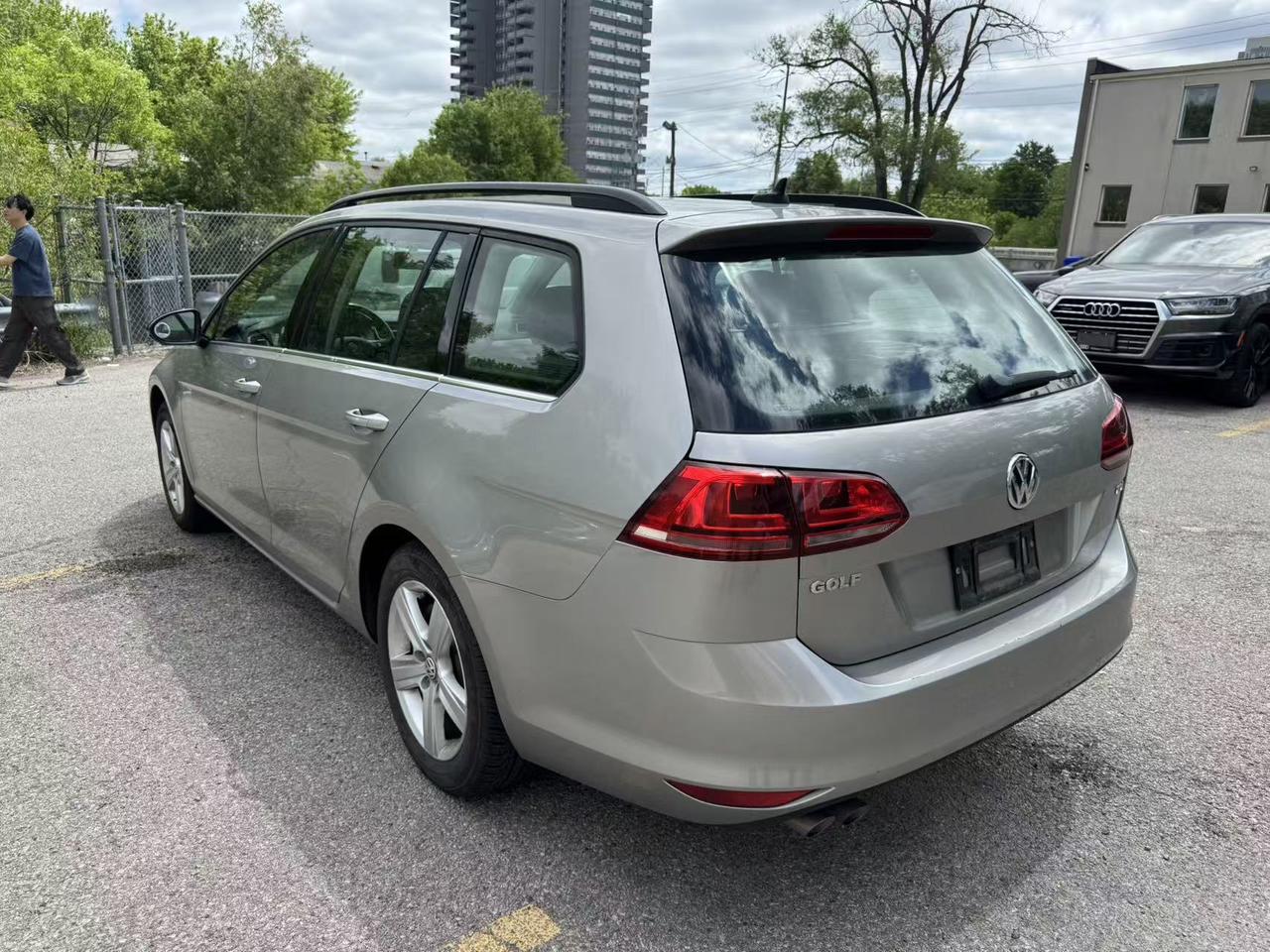 2015 Volkswagen Golf 4dr Auto 2.0 TDI Comfortline Photo