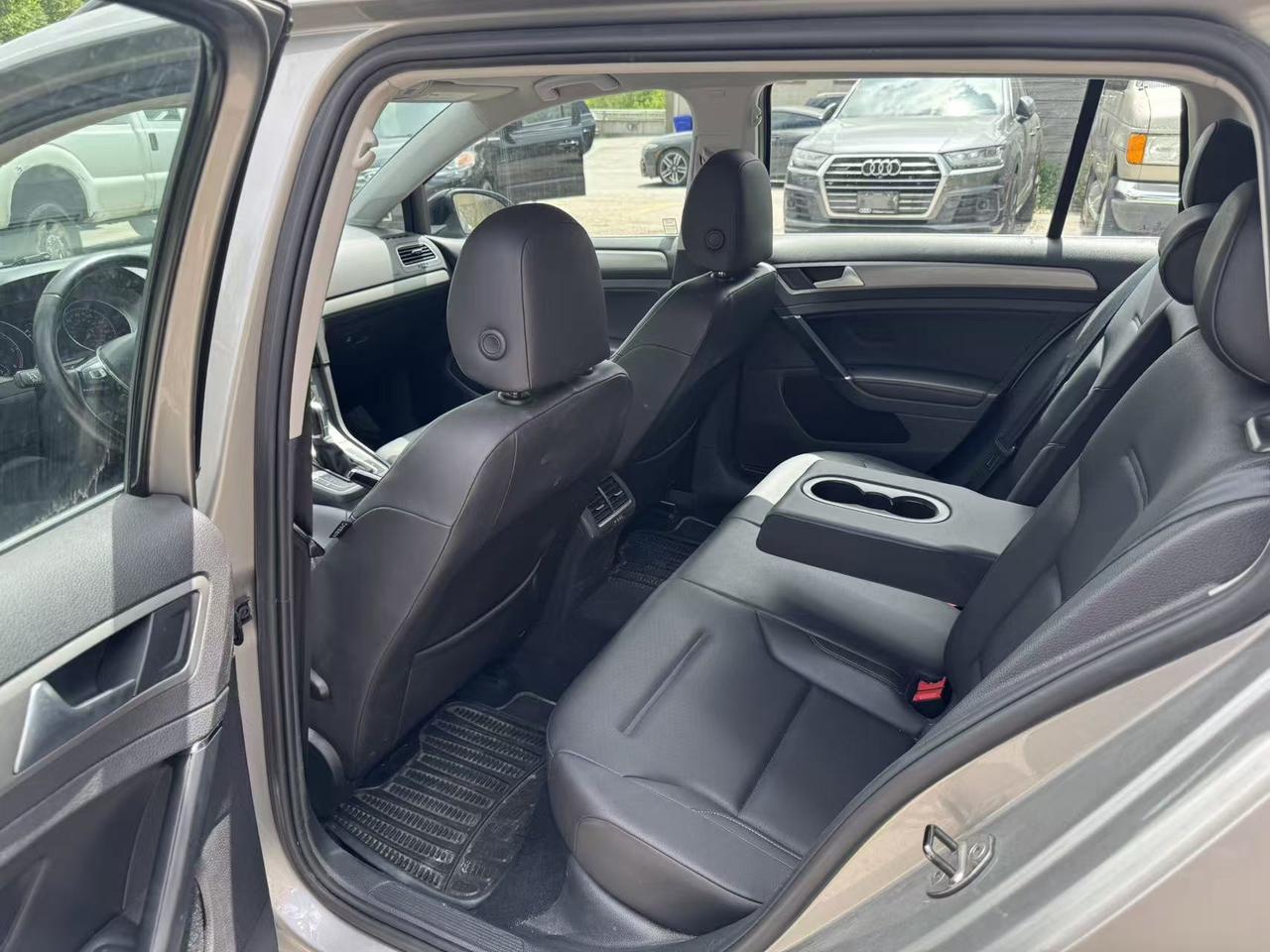 2015 Volkswagen Golf 4dr Auto 2.0 TDI Comfortline Photo