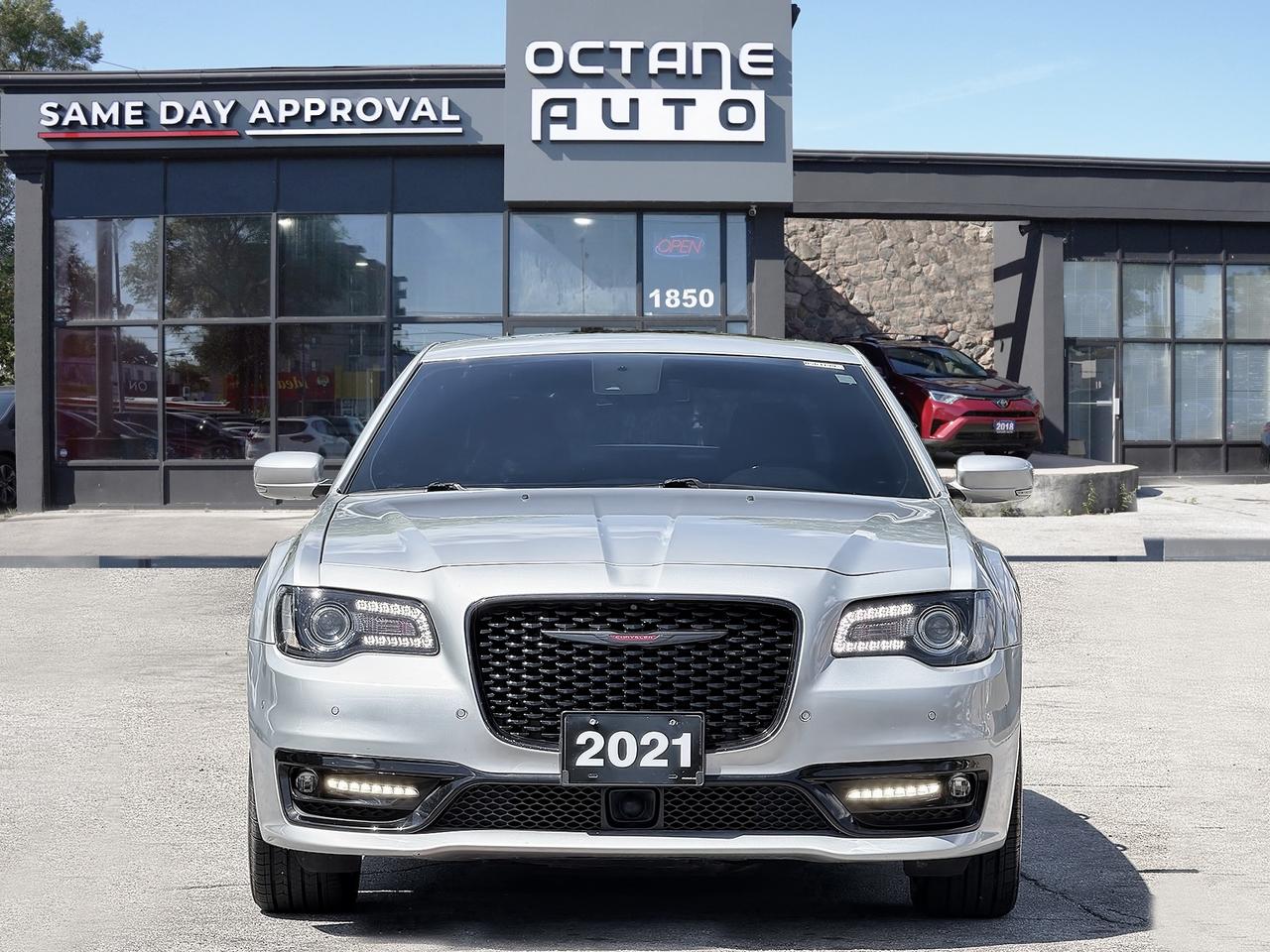 2021 Chrysler 300 300S AWD Photo3