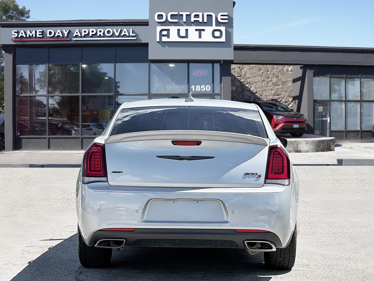 2021 Chrysler 300 300S AWD Photo0