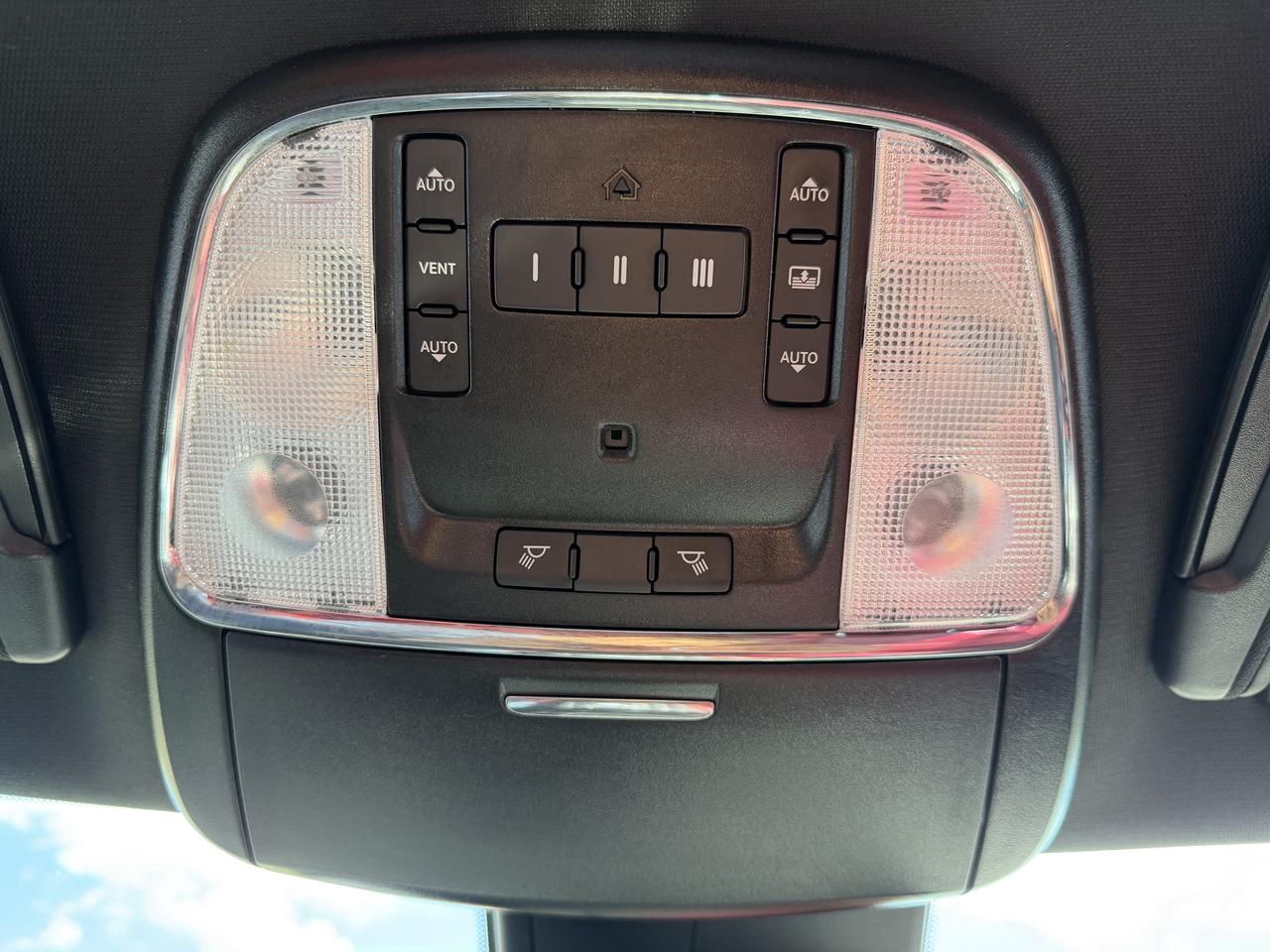 2021 Chrysler 300 300S AWD Photo