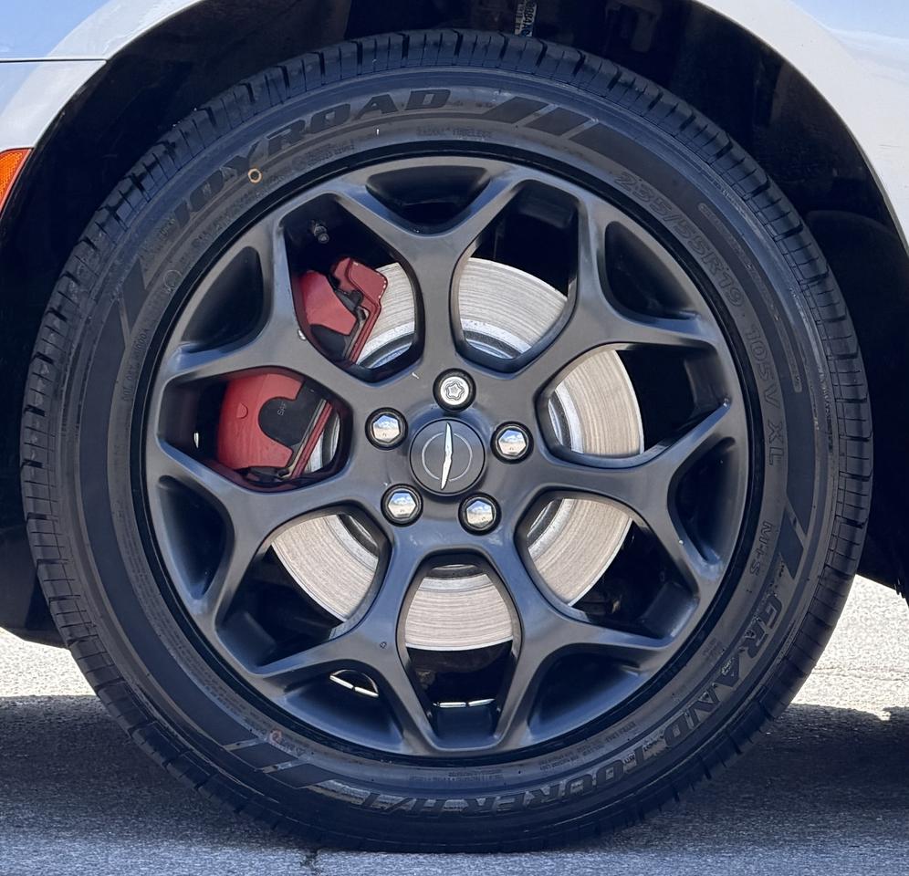 2021 Chrysler 300 300S AWD Photo
