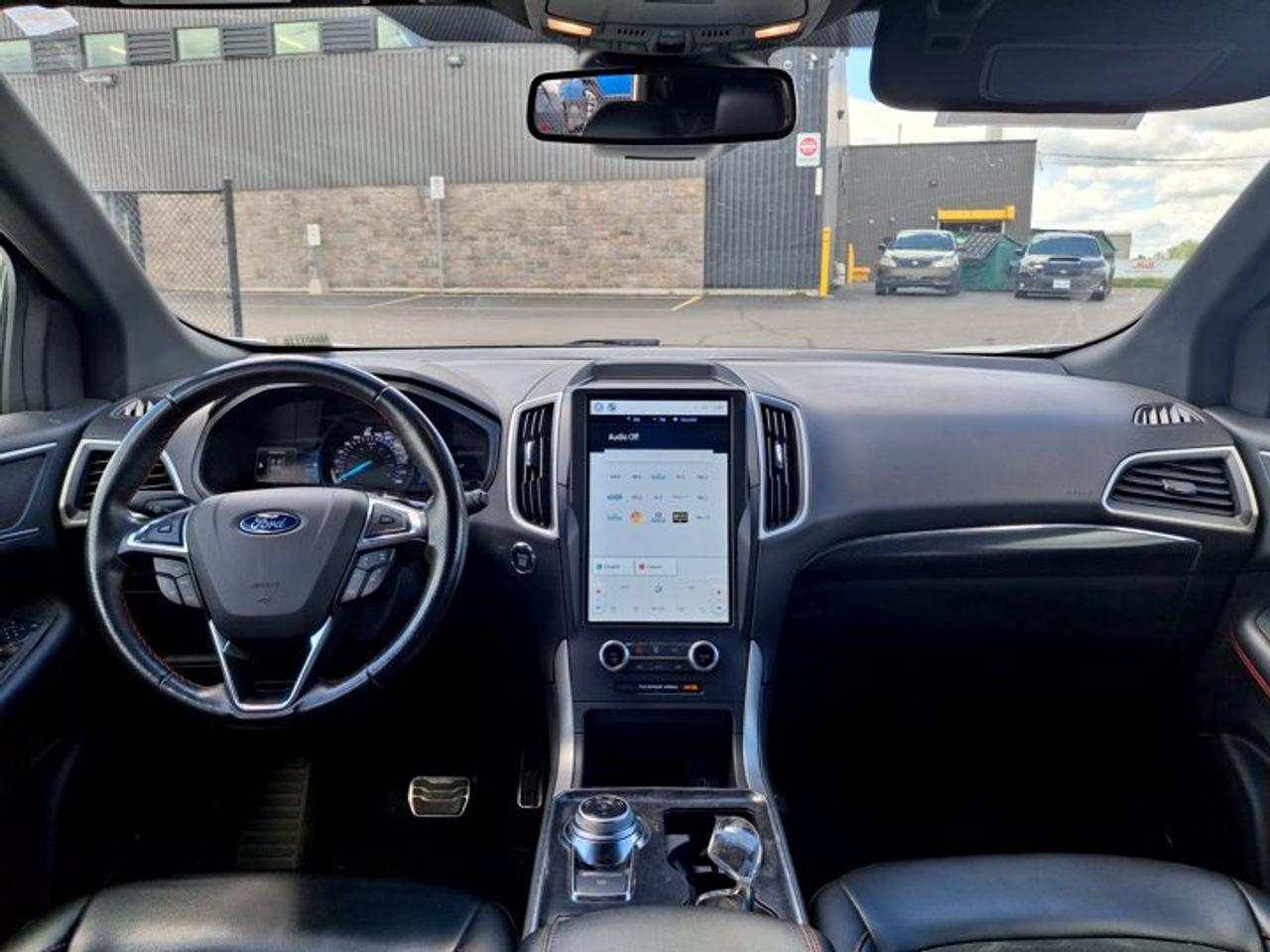 2022 Ford Edge ST Line AWD | Split Leather + Suede | Pano Roof | Heated Seats + Steering | Power Liftgate and More! Photo4