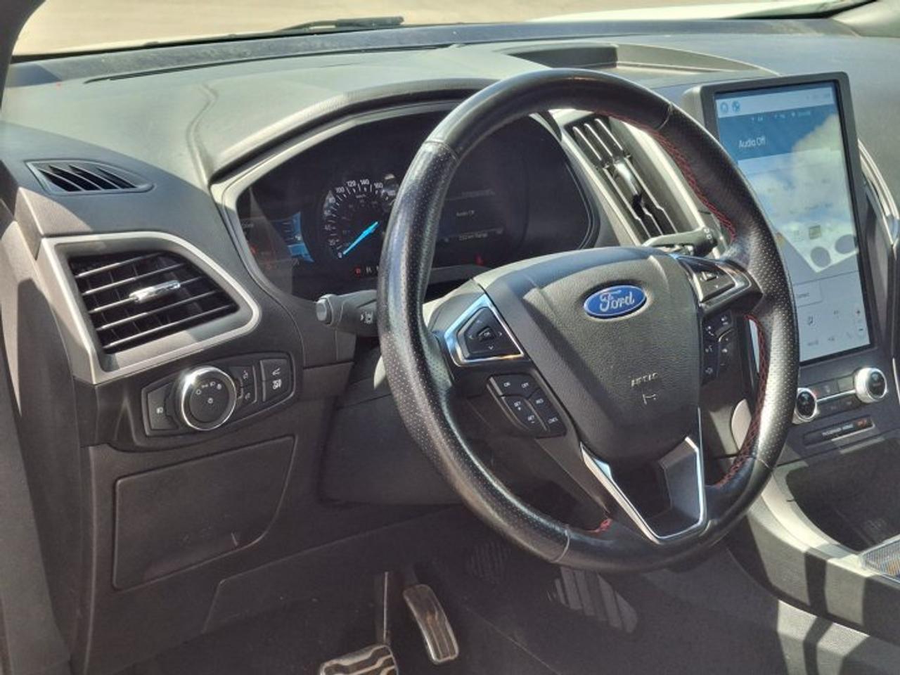 2022 Ford Edge ST Line AWD | Split Leather + Suede | Pano Roof | Heated Seats + Steering | Power Liftgate and More! Photo