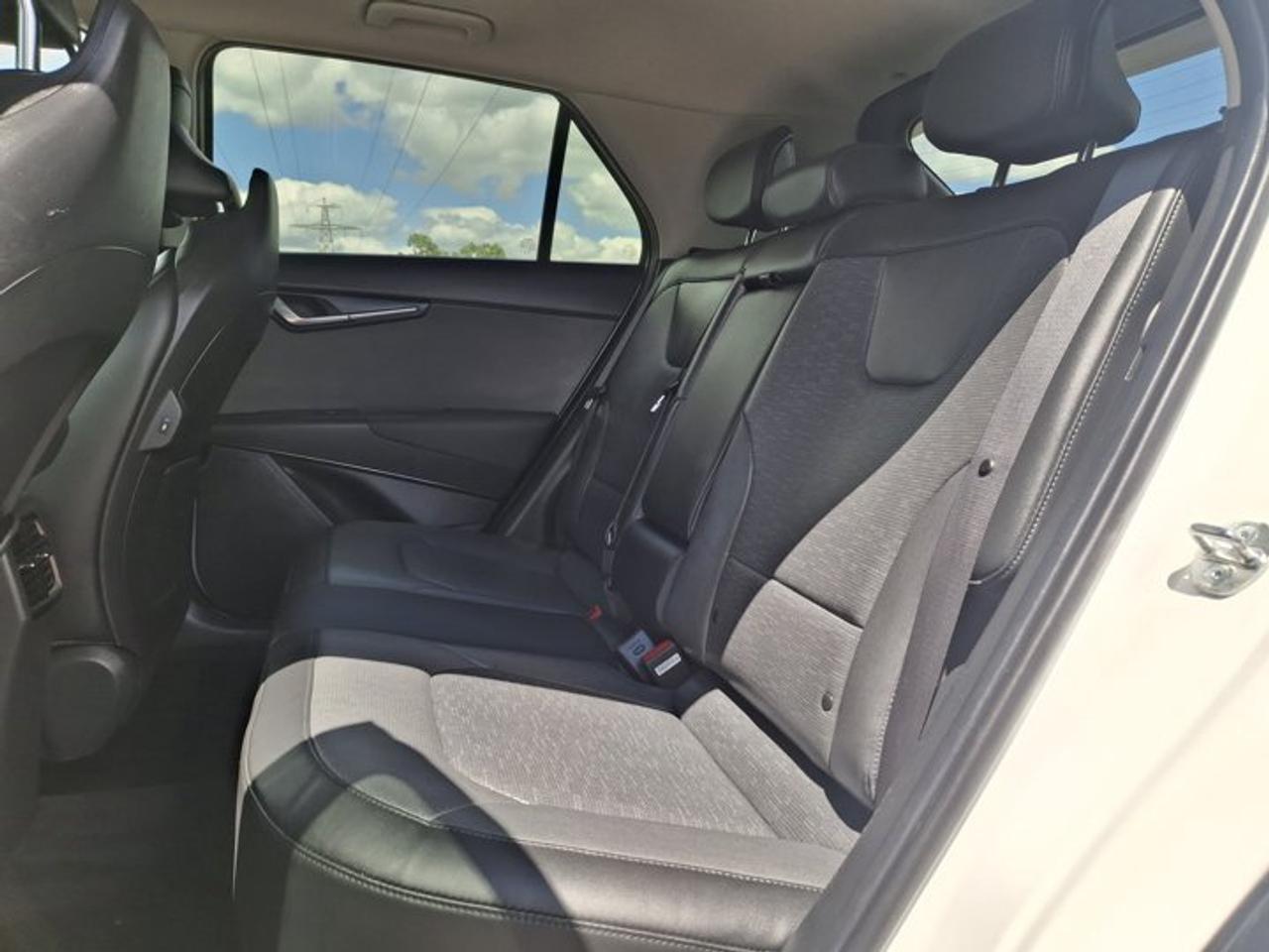 2023 Kia NIRO SX | Leather | Sunroof | Heated + Cooled Seats | Heated Steering | Harman Kardon | and More ! Photo