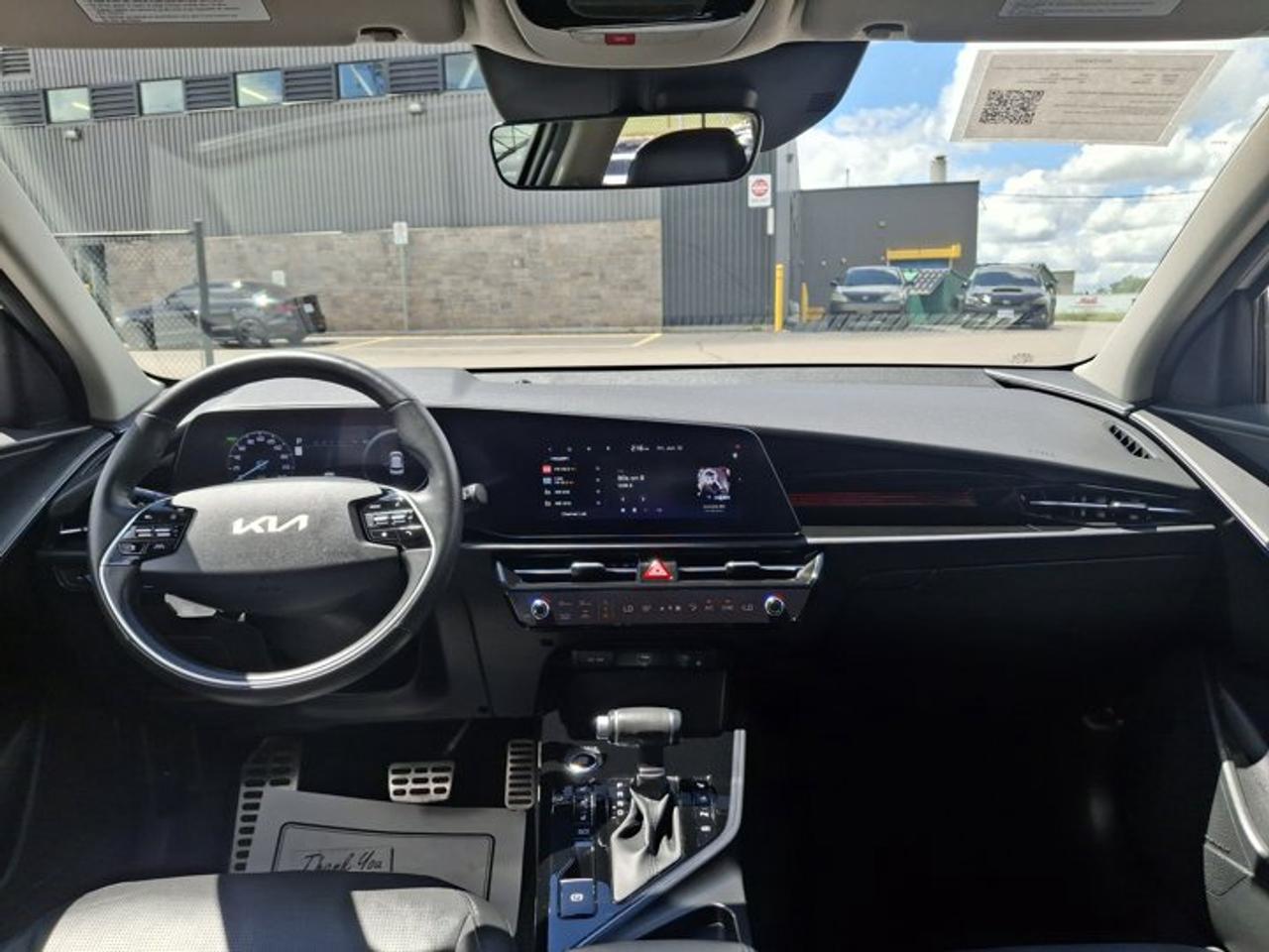 2023 Kia NIRO SX | Leather | Sunroof | Heated + Cooled Seats | Heated Steering | Harman Kardon | and More ! Photo