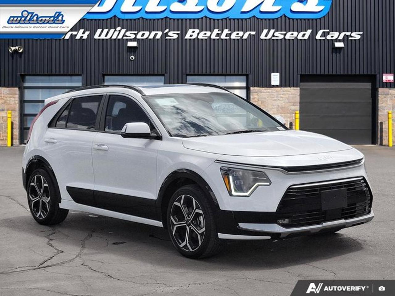 2023 Kia NIRO SX | Leather | Sunroof | Heated + Cooled Seats | Heated Steering | Harman Kardon | and More ! Photo
