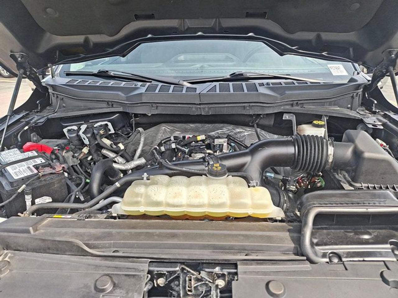 2021 Ford F-150 LARIAT Crew 4X4 | 360 Camera | Leather | B&O Sound | Cooled + Heated Seats | and More ! Photo