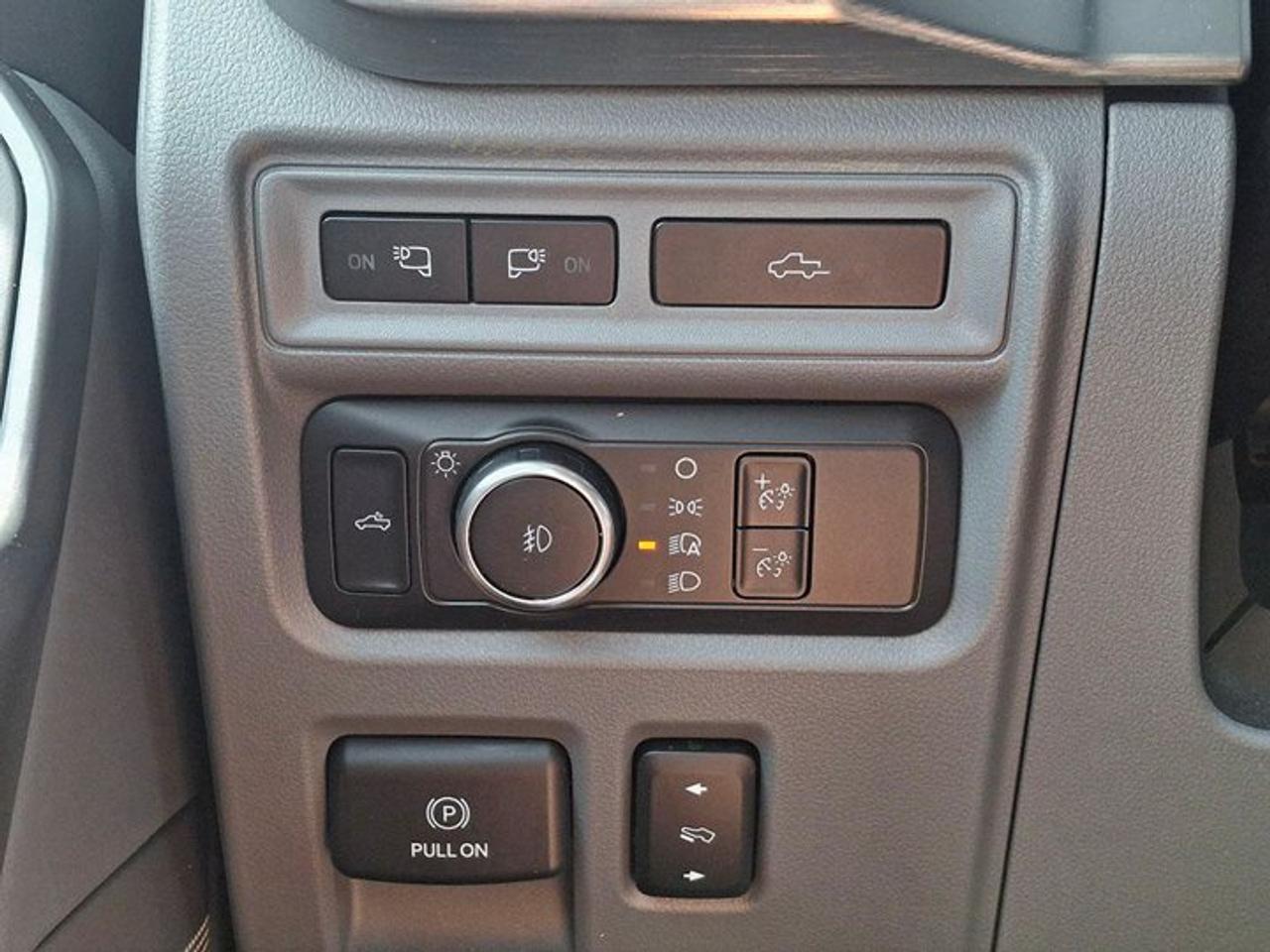 2021 Ford F-150 LARIAT Crew 4X4 | 360 Camera | Leather | B&O Sound | Cooled + Heated Seats | and More ! Photo