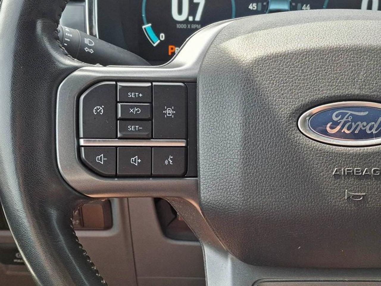 2021 Ford F-150 LARIAT Crew 4X4 | 360 Camera | Leather | B&O Sound | Cooled + Heated Seats | and More ! Photo