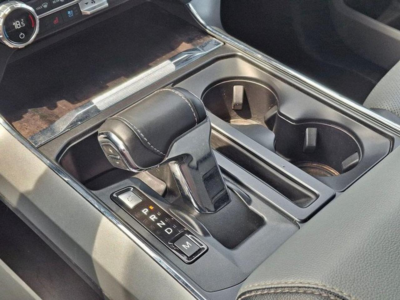 2021 Ford F-150 LARIAT Crew 4X4 | 360 Camera | Leather | B&O Sound | Cooled + Heated Seats | and More ! Photo