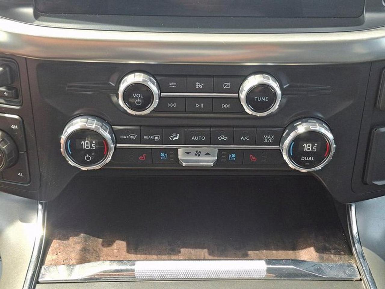 2021 Ford F-150 LARIAT Crew 4X4 | 360 Camera | Leather | B&O Sound | Cooled + Heated Seats | and More ! Photo