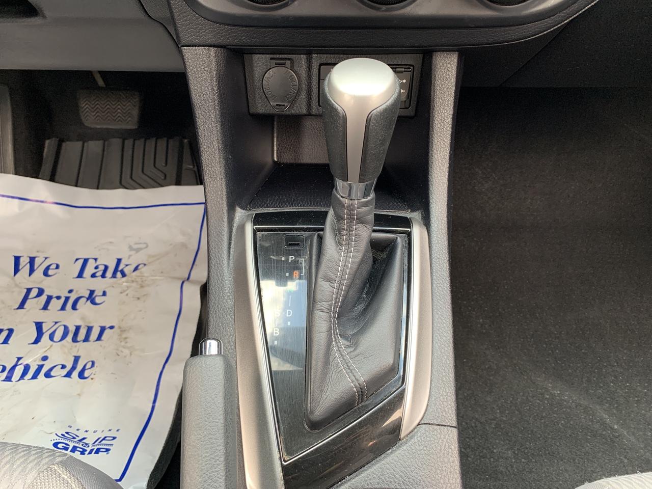 2014 Toyota Corolla 4dr Sdn CVT LE Photo