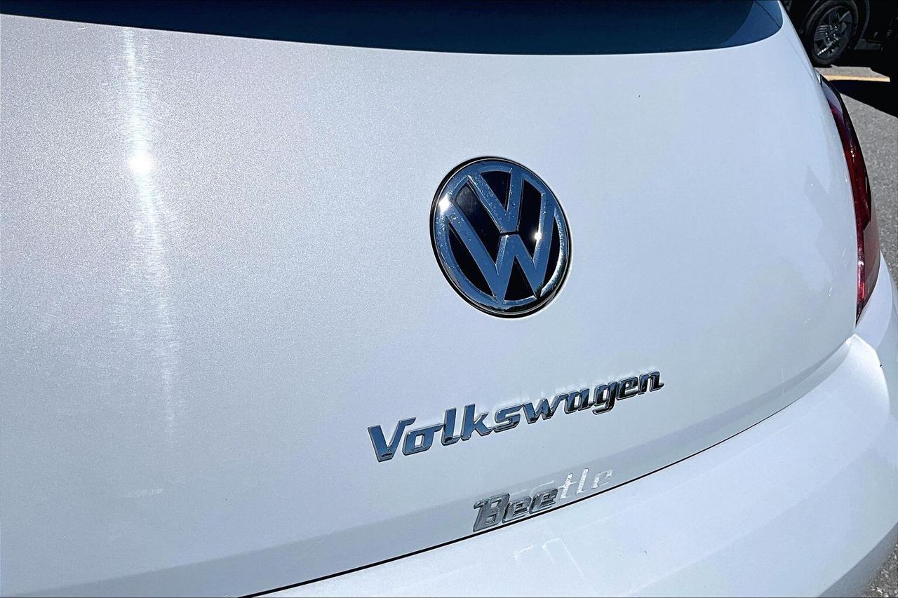 2017 Volkswagen Beetle CLASSIC   POWER TOP   HEATED SEATS   CARPLAY Photo