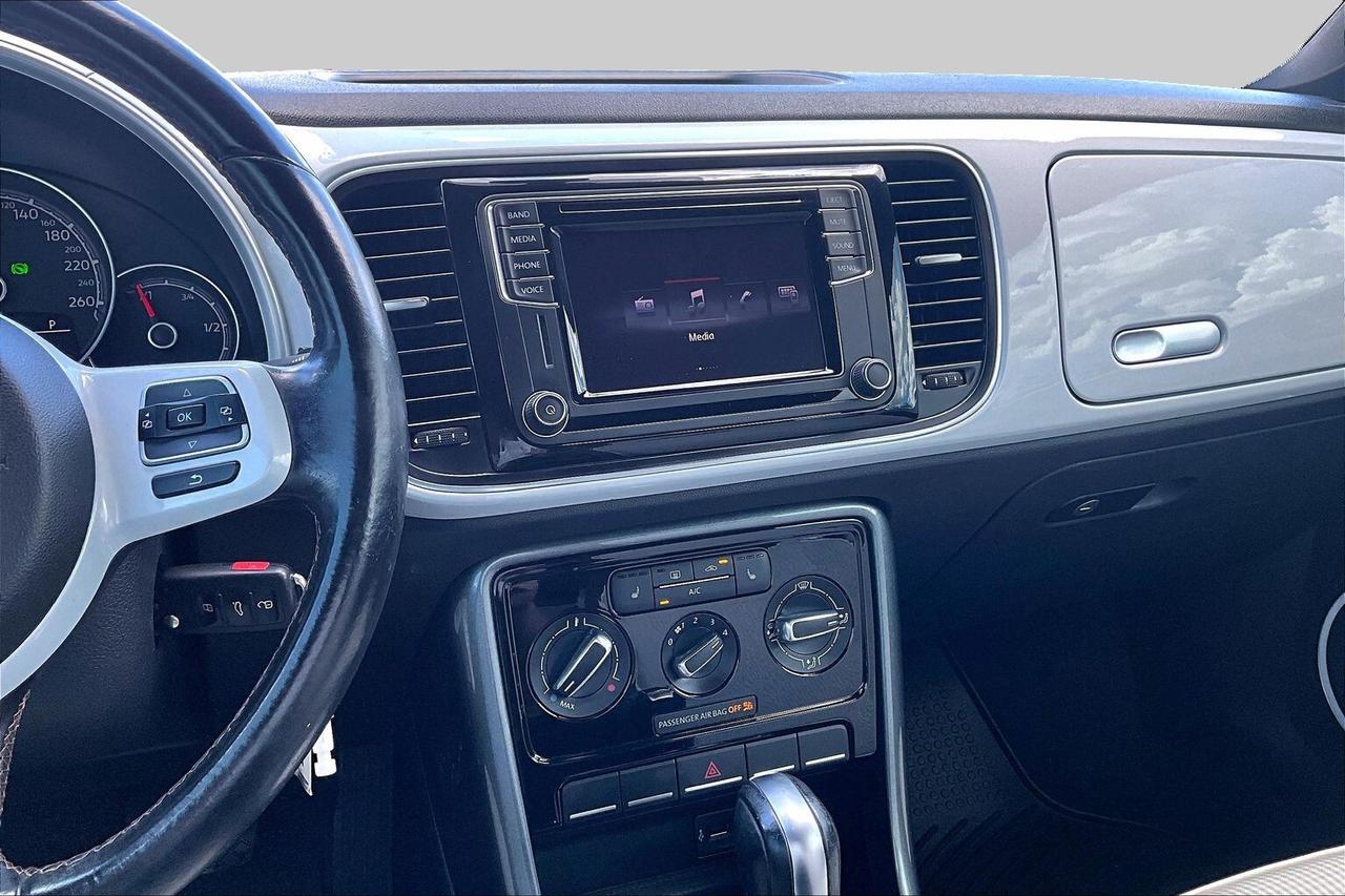 2017 Volkswagen Beetle CLASSIC   POWER TOP   HEATED SEATS   CARPLAY Photo4