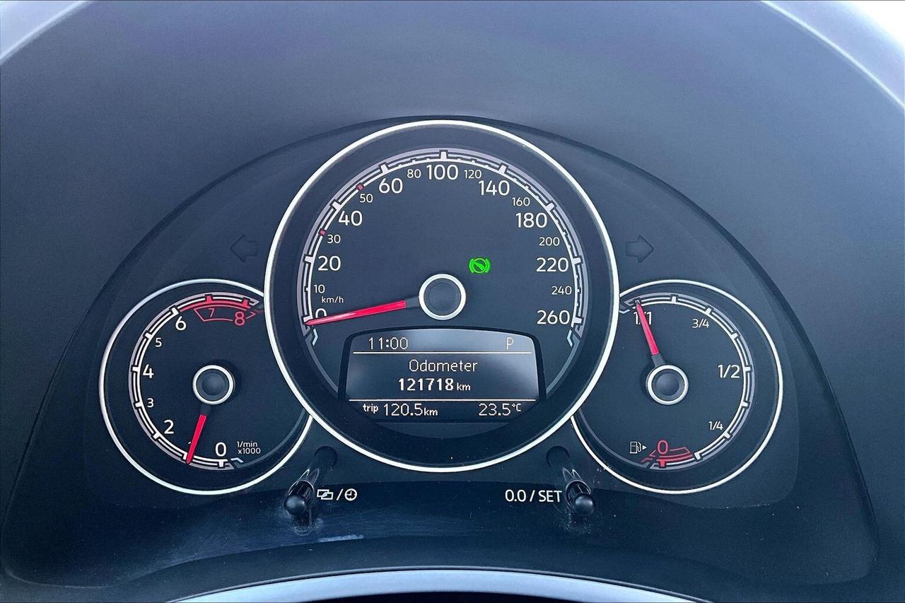 2017 Volkswagen Beetle CLASSIC   POWER TOP   HEATED SEATS   CARPLAY Photo