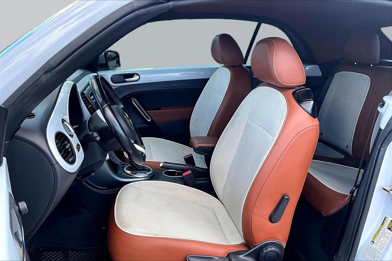 2017 Volkswagen Beetle CLASSIC   POWER TOP   HEATED SEATS   CARPLAY Photo