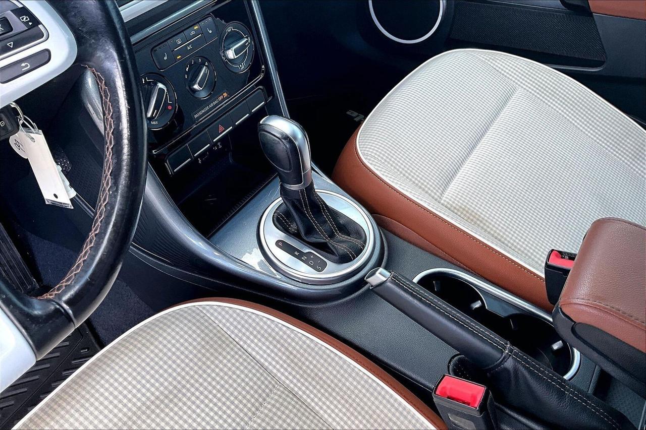 2017 Volkswagen Beetle CLASSIC   POWER TOP   HEATED SEATS   CARPLAY Photo