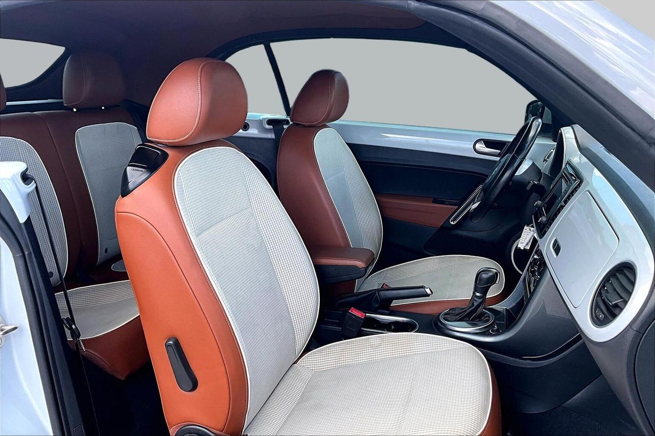 2017 Volkswagen Beetle CLASSIC   POWER TOP   HEATED SEATS   CARPLAY Photo