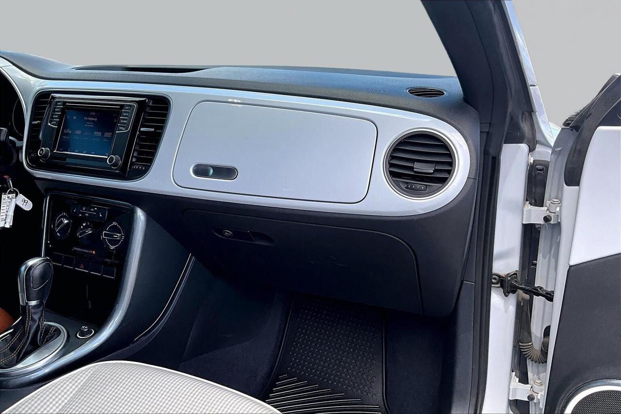 2017 Volkswagen Beetle CLASSIC   POWER TOP   HEATED SEATS   CARPLAY Photo