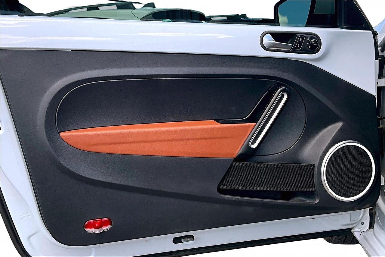 2017 Volkswagen Beetle CLASSIC   POWER TOP   HEATED SEATS   CARPLAY Photo
