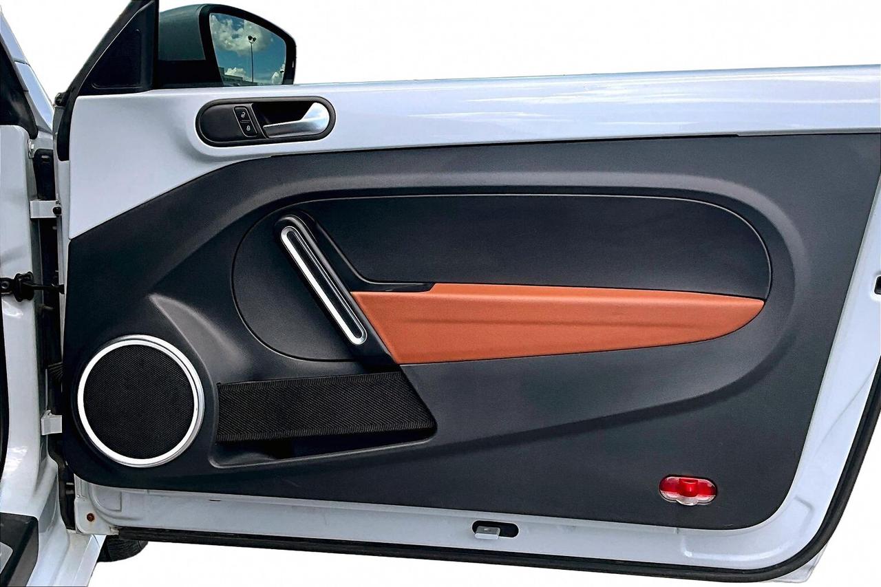 2017 Volkswagen Beetle CLASSIC   POWER TOP   HEATED SEATS   CARPLAY Photo