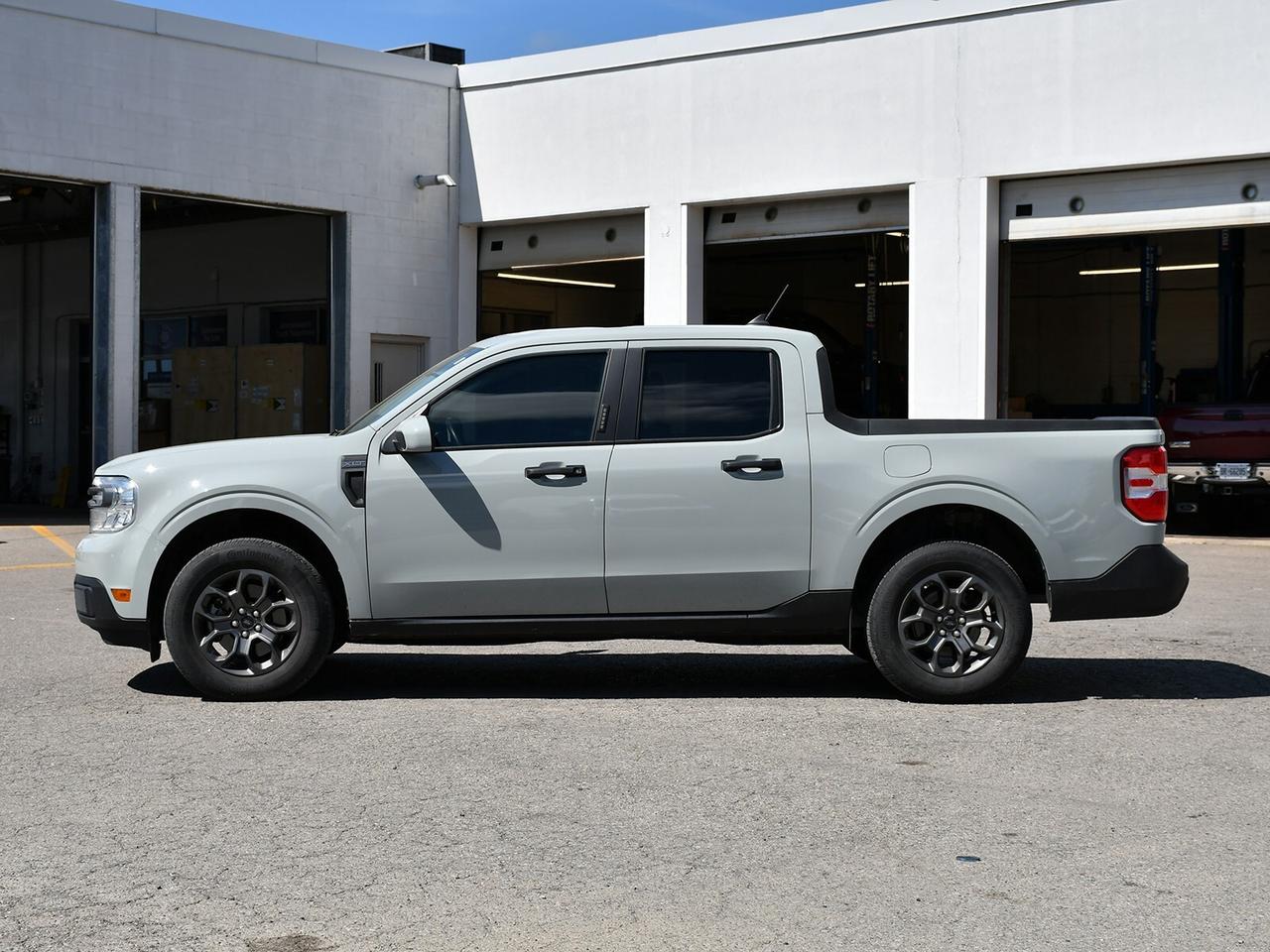 2023 Ford Maverick XLT Hybrid   Fuel Efficient   Clean Carfax Photo