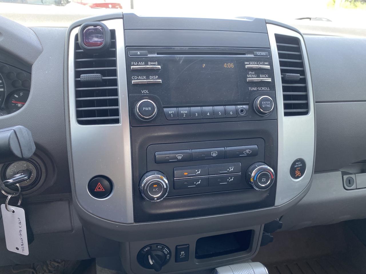 2013 Nissan Frontier 4WD Crew CAB LWB Auto SV Photo