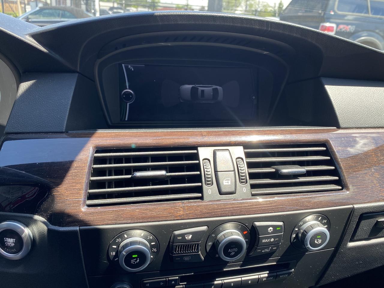 2010 BMW 5 Series 4dr Sdn 535i xDrive AWD Photo