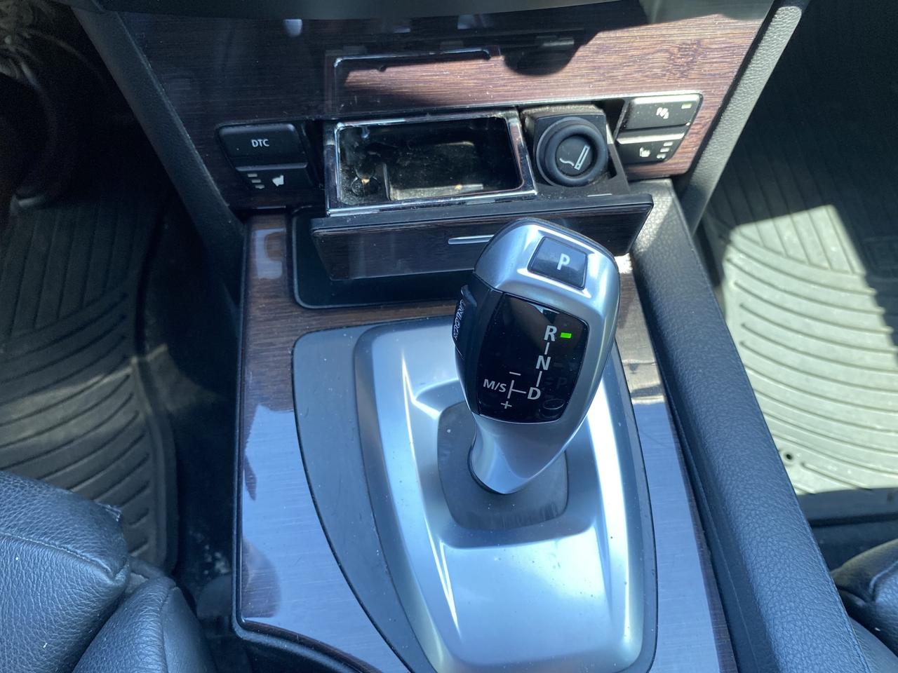 2010 BMW 5 Series 4dr Sdn 535i xDrive AWD Photo