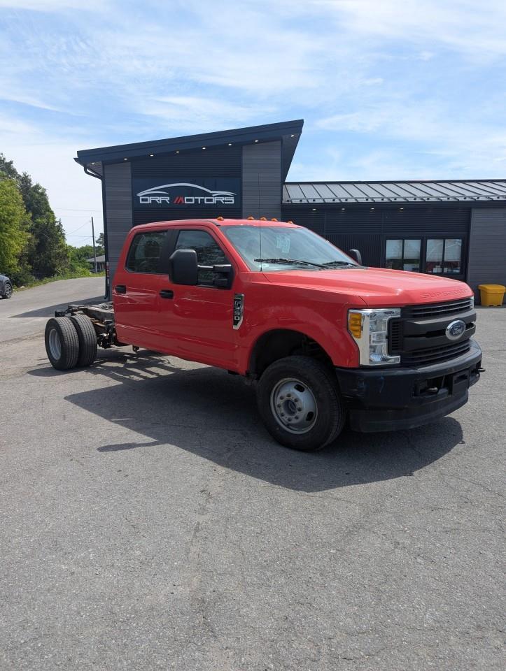 2017 Ford F-350 Chassis XL 4x4 SD Crew Cab 179 in. WB DRW Photo3