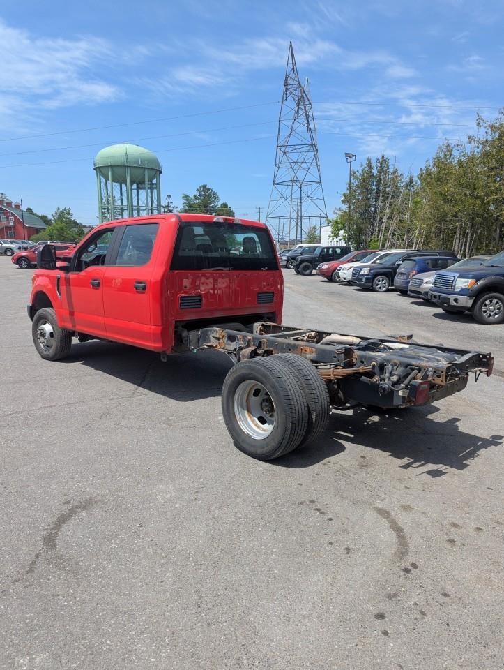 2017 Ford F-350 Chassis XL 4x4 SD Crew Cab 179 in. WB DRW Photo