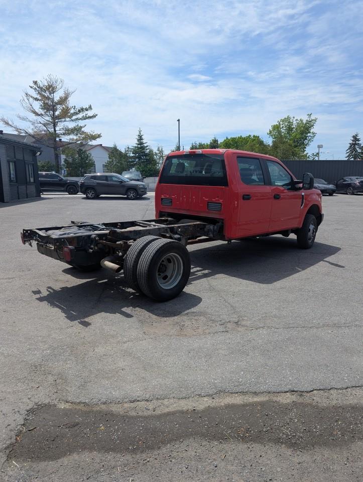 2017 Ford F-350 Chassis XL 4x4 SD Crew Cab 179 in. WB DRW Photo2