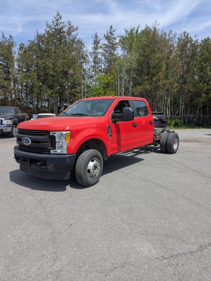 2017 Ford F-350 Chassis XL 4x4 SD Crew Cab 179 in. WB DRW Photo0
