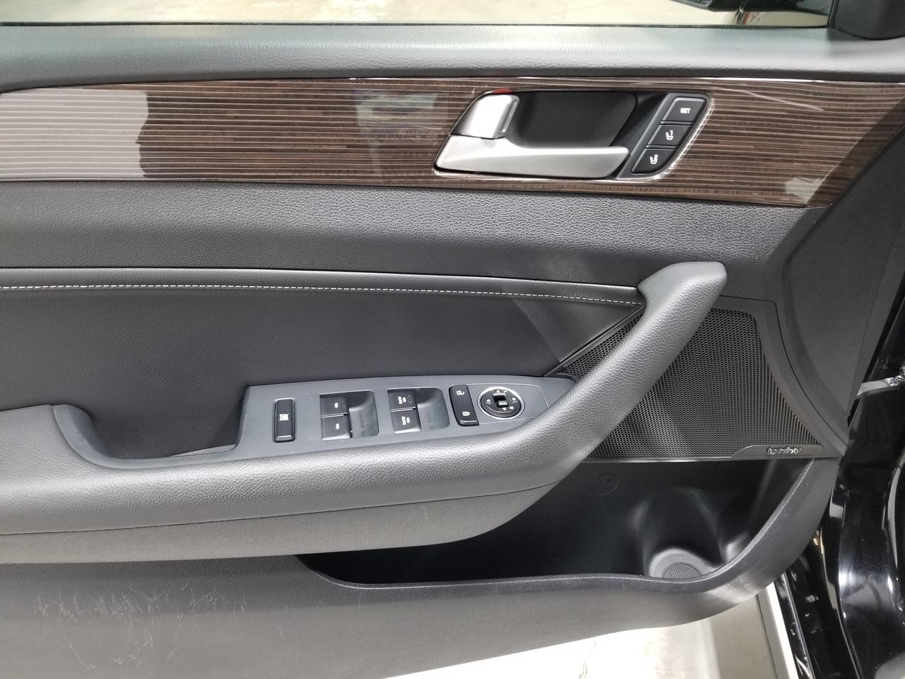 2018 Hyundai Sonata Hybrid Limited 4dr Sedan Photo