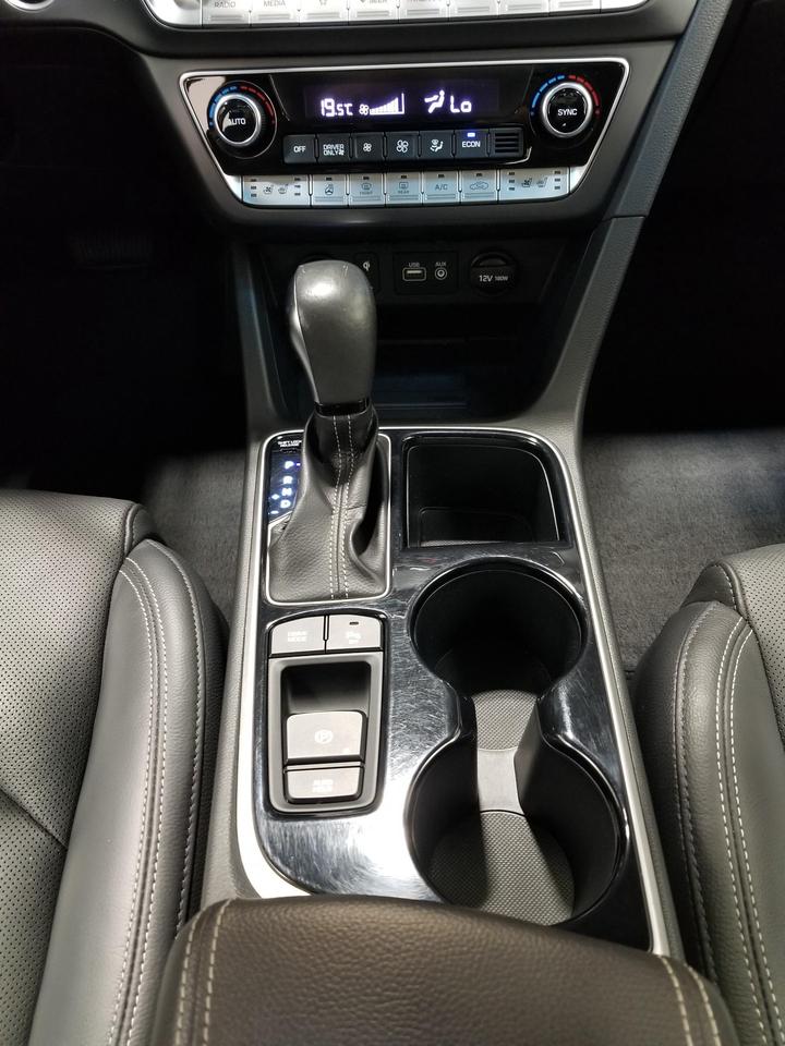 2018 Hyundai Sonata Hybrid Limited 4dr Sedan Photo