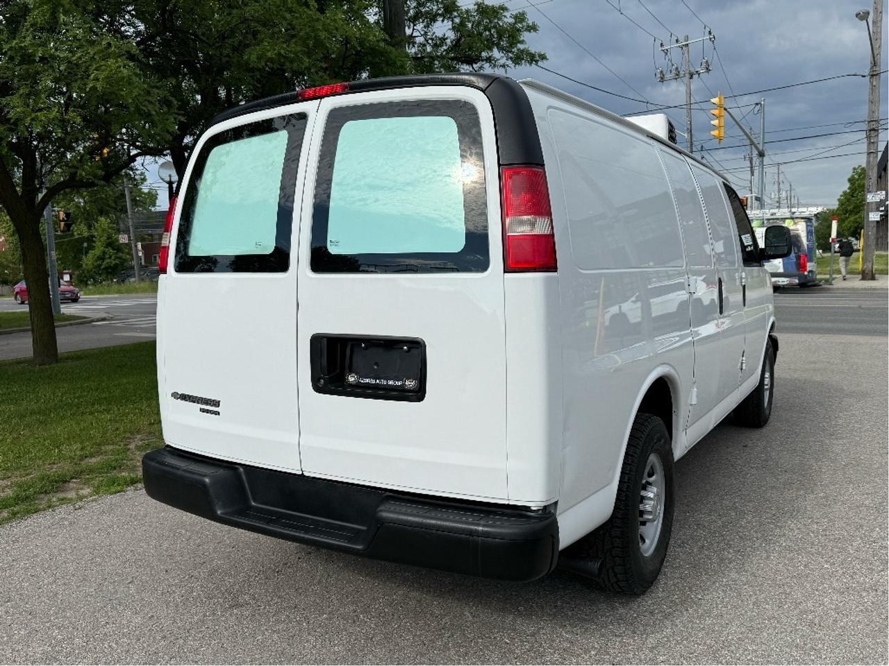 2016 Chevrolet Express Reefer Refrigerator  w/Standby Plug Only 48,986KM Photo