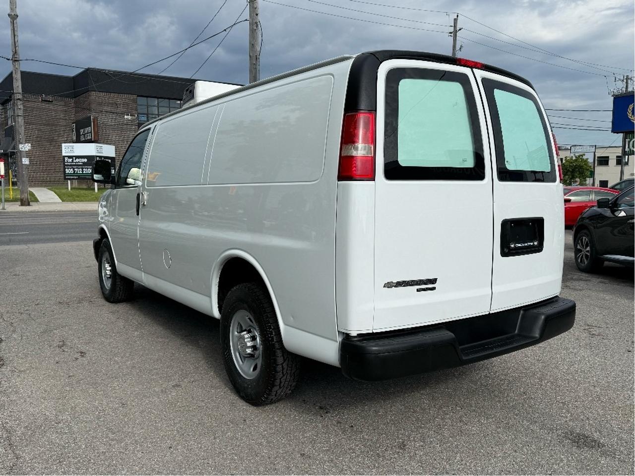 2016 Chevrolet Express Reefer Refrigerator  w/Standby Plug Only 48,986KM Photo