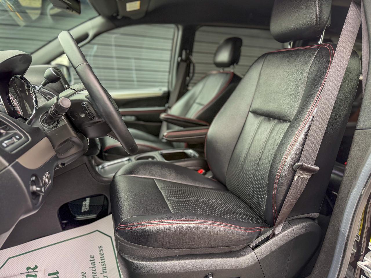 2017 Dodge Grand Caravan GT/NAVI/P. SLIDING DOORS/CAMERA/LEATHER/REMOTE Photo