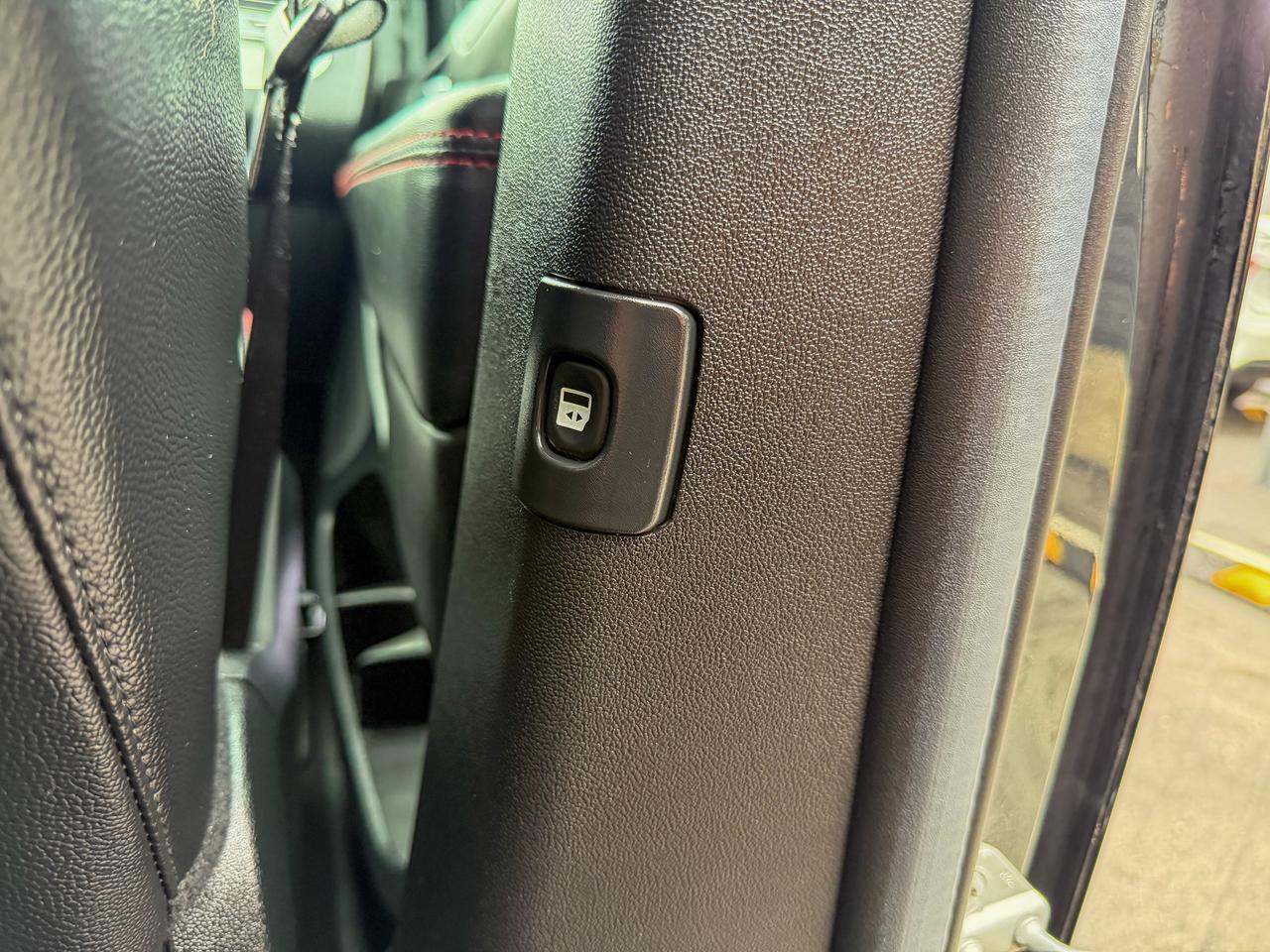 2017 Dodge Grand Caravan GT/NAVI/P. SLIDING DOORS/CAMERA/LEATHER/REMOTE Photo