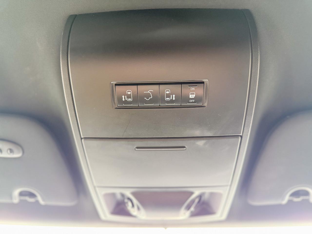 2017 Dodge Grand Caravan GT/NAVI/P. SLIDING DOORS/CAMERA/LEATHER/REMOTE Photo