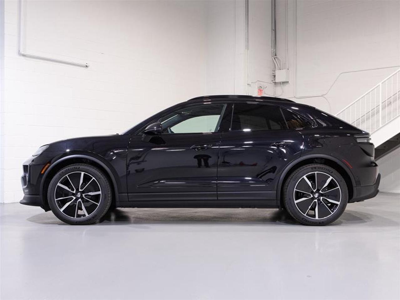 2026 Porsche Macan Electric 4 AWD Photo4