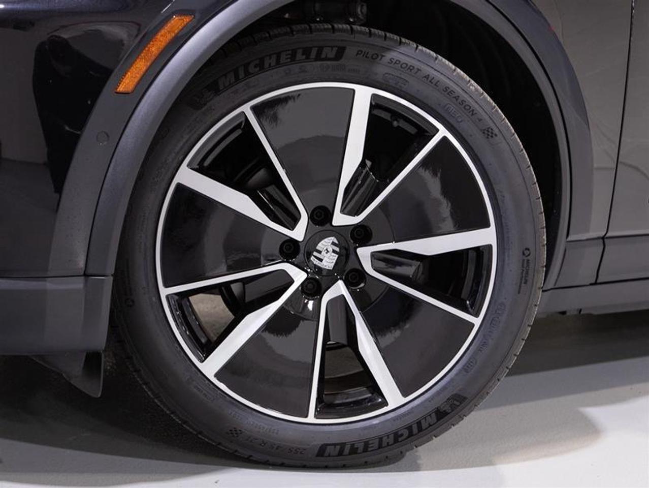 2026 Porsche Macan Electric 4 AWD Photo