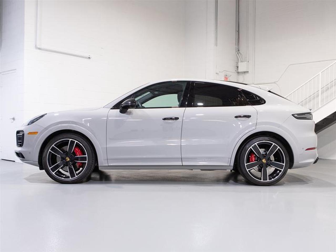 2022 Porsche Cayenne GTS Coupe Photo