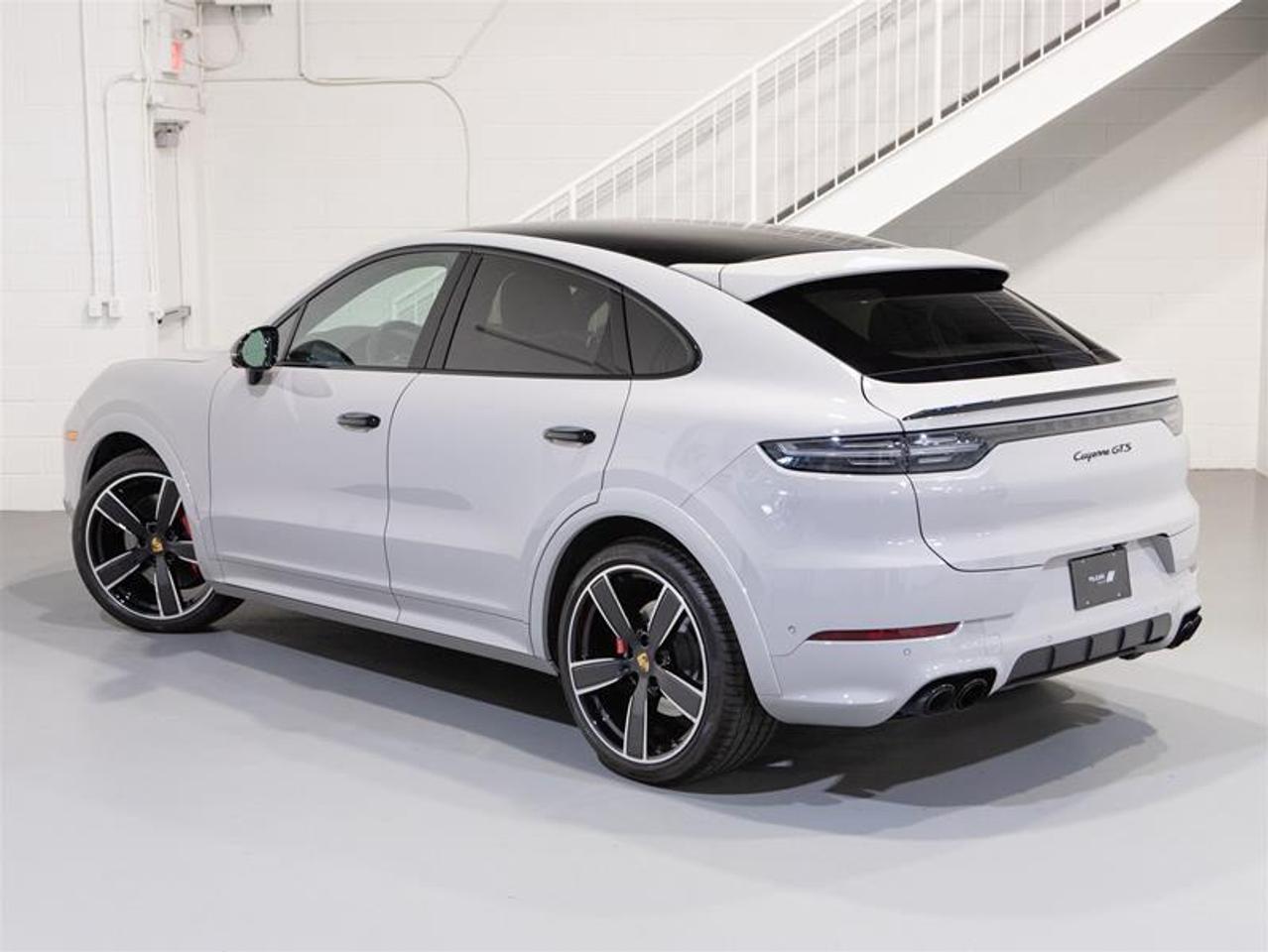 2022 Porsche Cayenne GTS Coupe Photo3