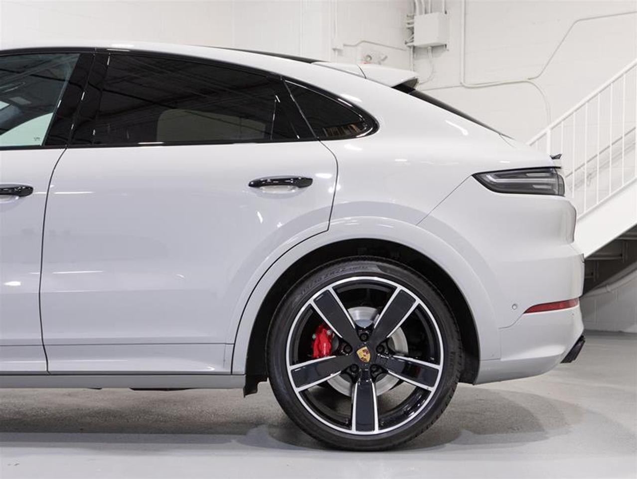 2022 Porsche Cayenne GTS Coupe Photo