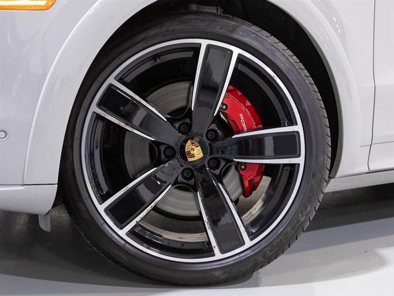 2022 Porsche Cayenne GTS Coupe Photo