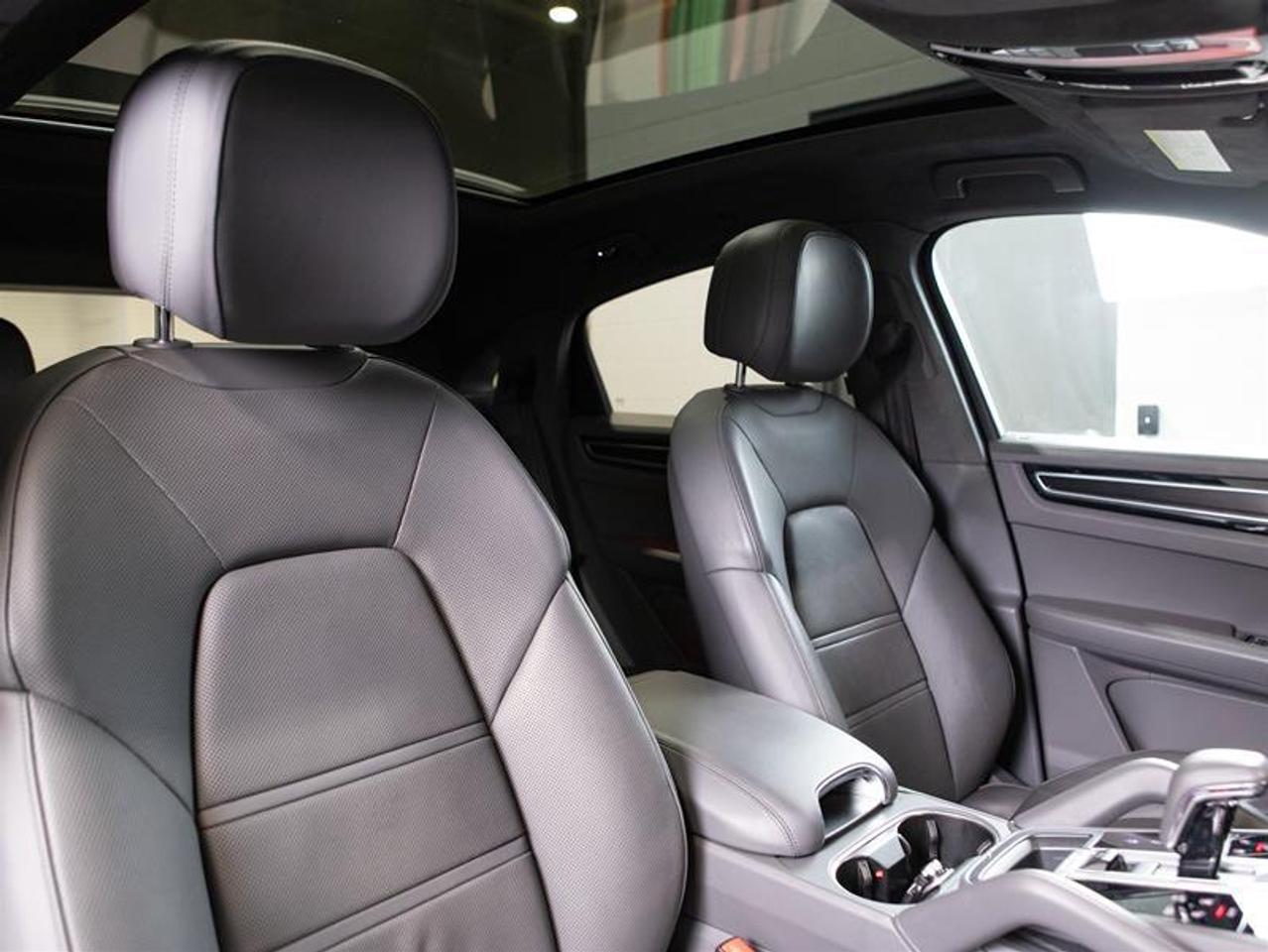 2022 Porsche Cayenne GTS Coupe Photo