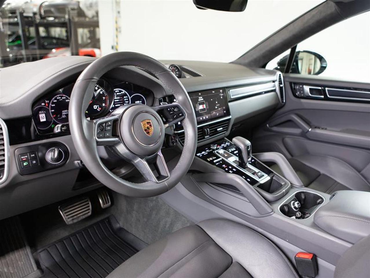 2022 Porsche Cayenne GTS Coupe Photo