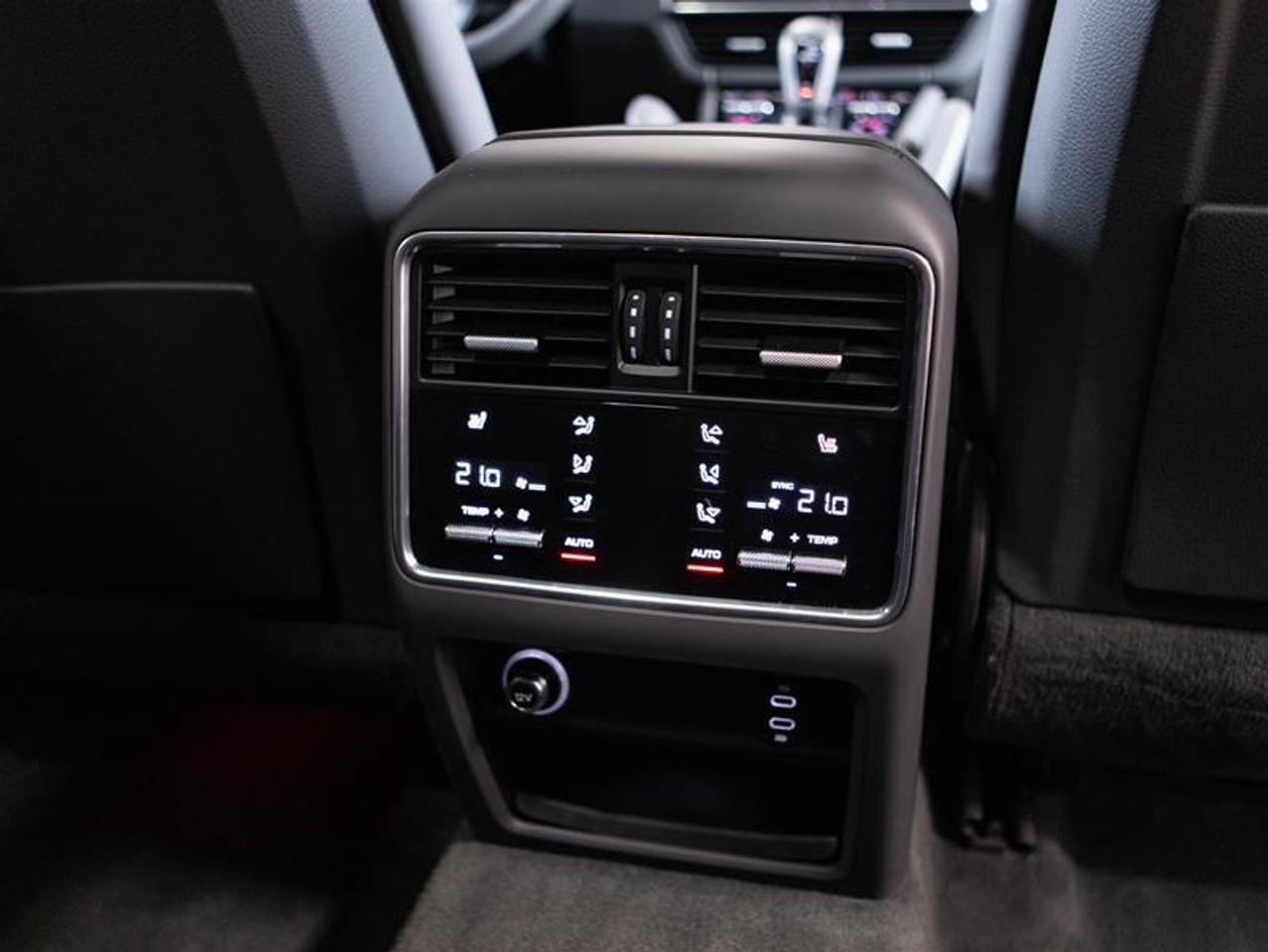 2022 Porsche Cayenne GTS Coupe Photo